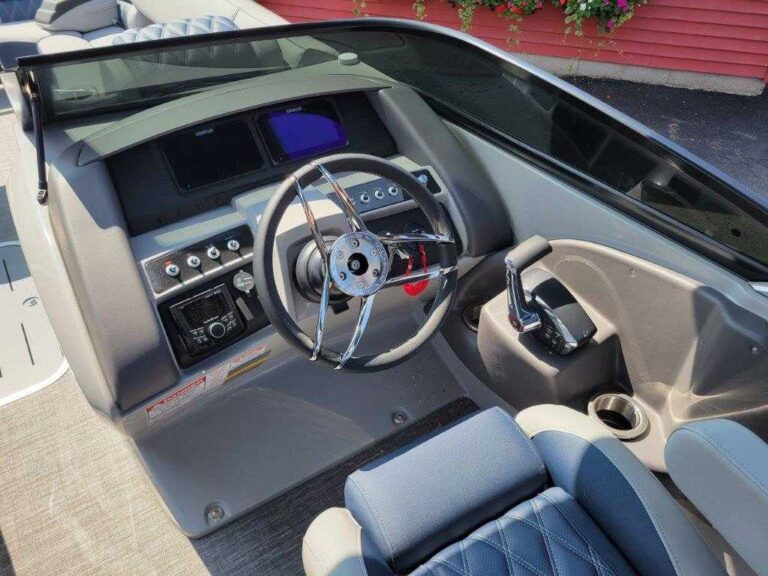 2025 Bennington 25RXSBWA - ESP - Arch - Windshield - Owner Demo US-ETWR6587F425 [photo 35]